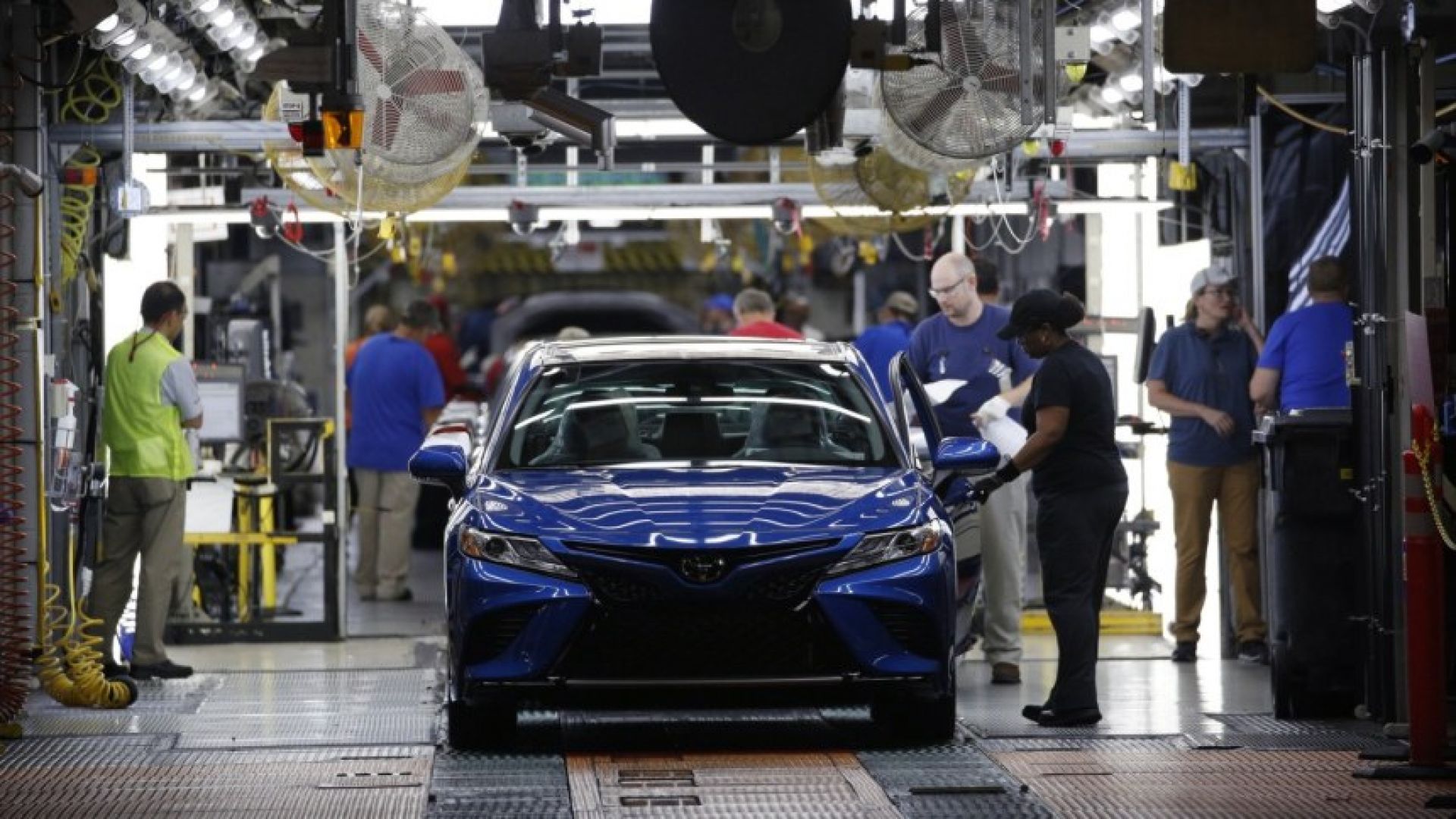 Tariff-wary buyers scoop up vehicles ‘before the storm’ hits car prices