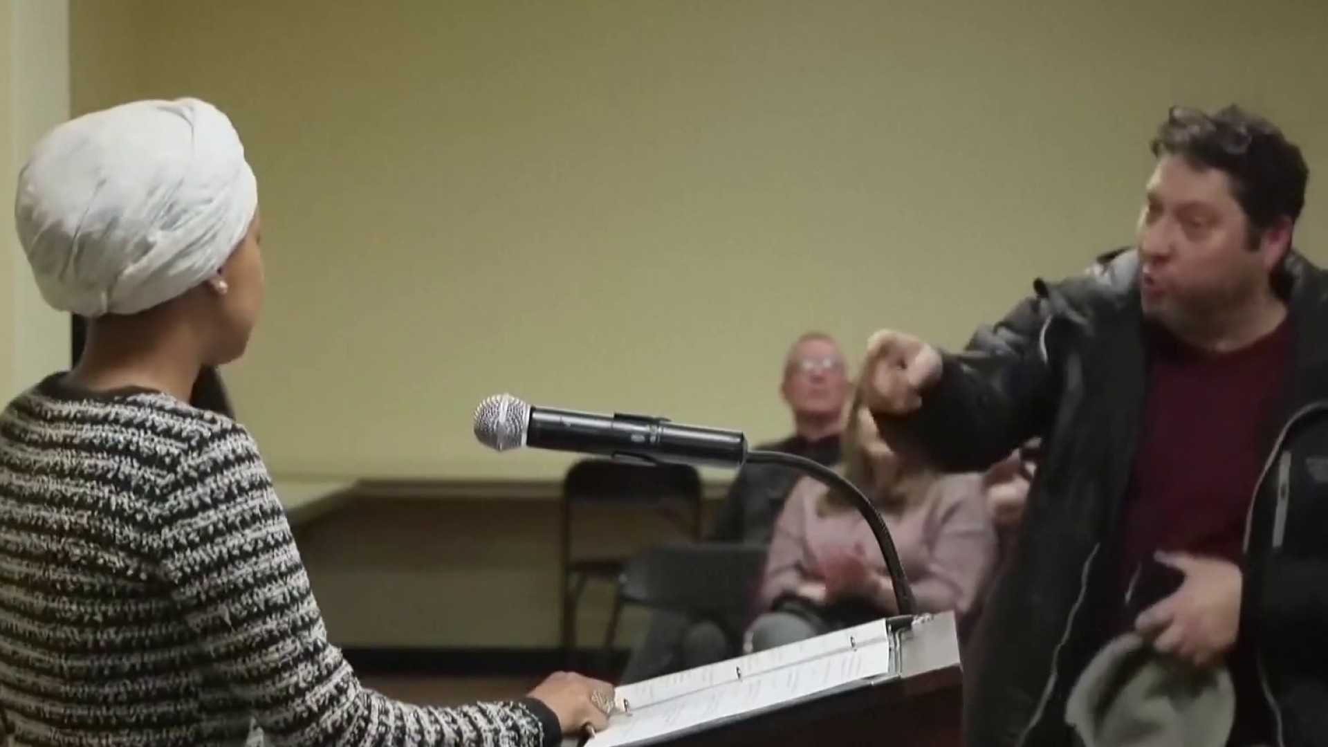 U.S. honeybee deaths soar, and grocery store bills could take the hit