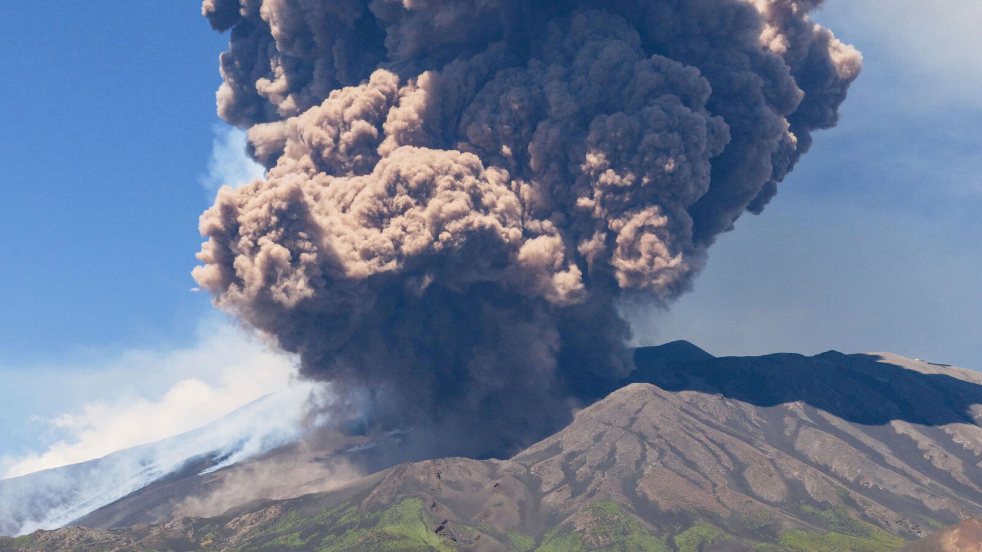 An Eruption at Mount Etna Sends Hikers Scrambling for Cover