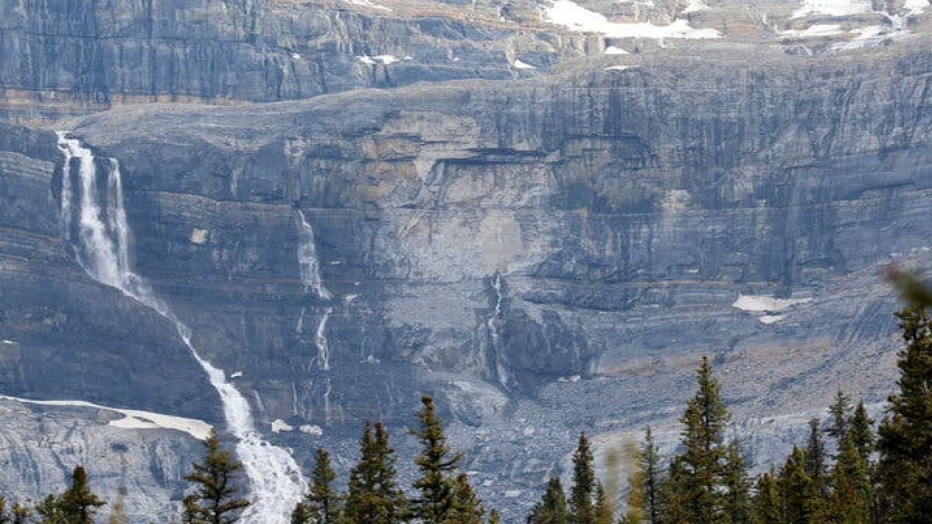 2 Hikers Dead and 3 Others Injured After Rockslide in Canada’s Banff Park